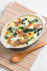 ハムとホウレン草のグラタン