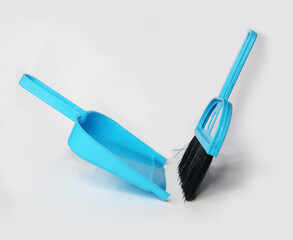 Perspektive view - a picture of a broom and a dustpan of blue plastic material on a white background.