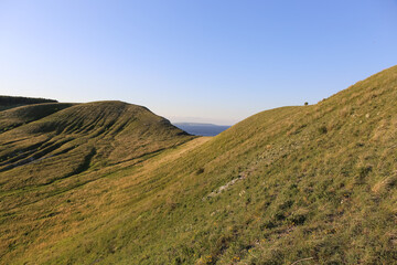 Fototapeta premium hills with grass landscape at sunset