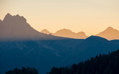 Obraz premium Beautiful sunset illuminates the peak of the Dolomites near Passo Giau, near Cortina d’Ampezzo