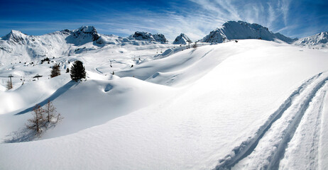 paysage hiver la plagne paradiski savoie alpes - obrazy, fototapety, plakaty