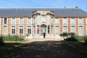 Fototapeta na wymiar ancient building (art museum) in chartres (france)