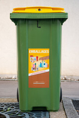 conteneur de collecte des déchets recyclables, emballages... 