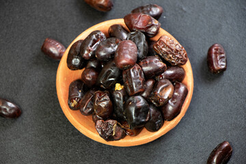 mage of Dates arranged in a bowl