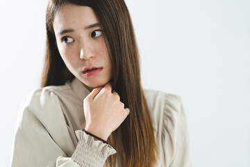 クールな女性ポートレート
