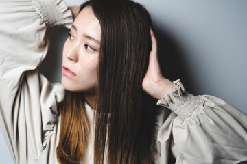 クールな女性ポートレート