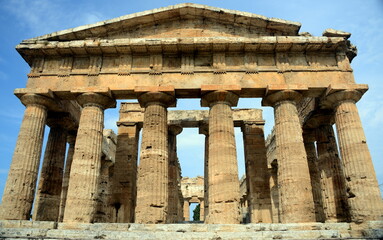 Obraz premium Temple of Neptune-Paestum, an ancient city of Magna Graecia called by the Greeks Poseidonia in honor of Poseidon, but very devoted to Athena and Hera. Under the Romans it takes the name of Paestum
