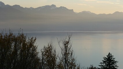 Fototapeta premium Coucher de soleil automnal sur le Léman