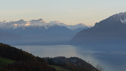 Fototapeta premium Coucher de soleil automnal sur le Léman