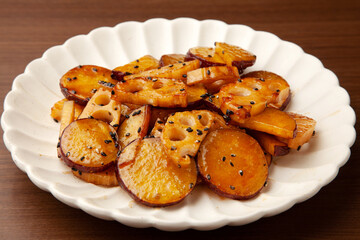 薩摩芋と蓮根の甘辛炒め
