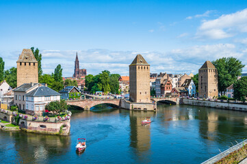Fototapeta na wymiar Stadtansicht von Straßburg im Elsass mit Straßburger Münster