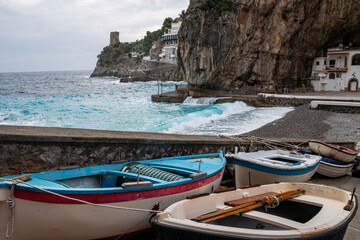 Costa Amalfitana, región del Lazio, sur de Italia. Botes de pescadores.