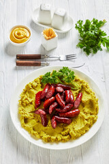 puree of green peas with fried spicy sausages