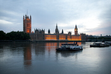 Fototapeta na wymiar River Thames boats and Parliament at dusk