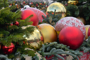 Fototapeta na wymiar Gold and red glass Christmas balls on Christmas tree as background