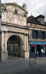Le chemin, aventure pédestre en images sur les grands chemins de randonnées en France et en Europe.