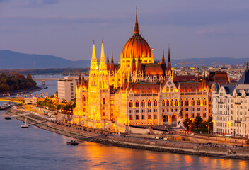 Fototapeta na wymiar Hungarian Parliament building at sunset, Budapest, Hungary