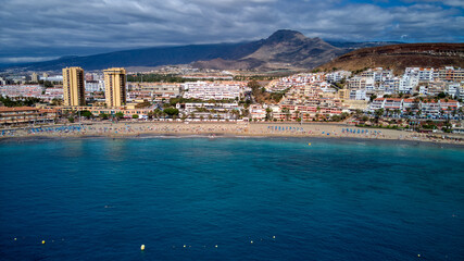 Fototapeta na wymiar Vistas aérea de la playa de Las Vistas, Arona, Tenerife, Canarias. Fotos con drone