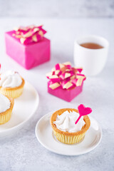 Sweet tartlets with cream