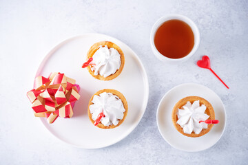 Sweet tartlets with cream