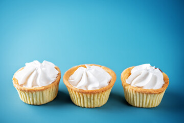 Sweet tartlets with cream