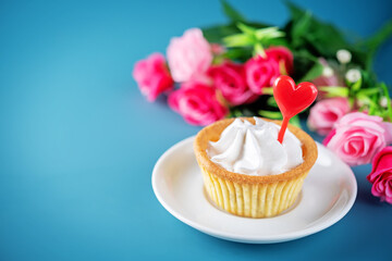 Sweet tartlets with cream