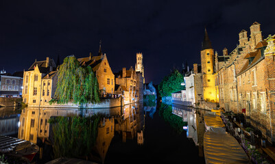 Fototapeta na wymiar Scenic view of the historic centre of the city of Brugge in Flanders, Belgium