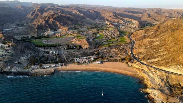 Vista a&eacute;rea playa de Tauro y campo de golf de Anfi Tauro, Gran Canaria, Islas Canarias.
