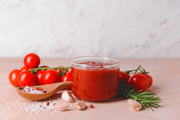Bowl with organic tomato sauce on table