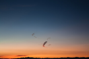 Fototapeta premium Atardecer con Nubes - puesta de sol