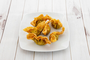 The fried wantan, also called wontun or wonton, is a Chinese dumpling that is served alone or filled with different ingredients can be made both fried and steamed.