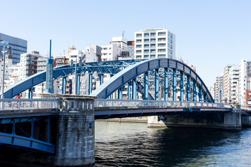 隅田川に架かる駒形橋の風景