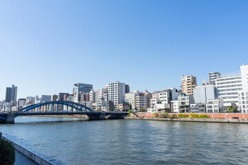 Fototapeta na wymiar 隅田川に架かる駒形橋の風景