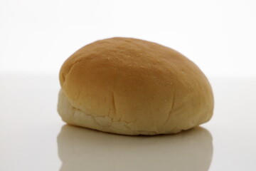 焼き立ての美味しいクリームパン