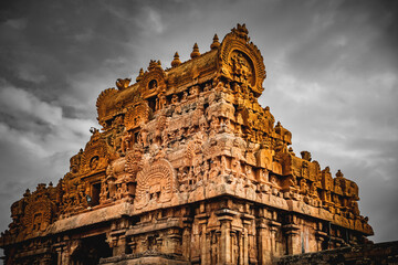 Fototapeta premium Tanjore Big Temple or Brihadeshwara Temple was built by King Raja Raja Cholan in Thanjavur, Tamil Nadu. It is the very oldest & tallest temple in India. This temple listed in UNESCO's Heritage Sites