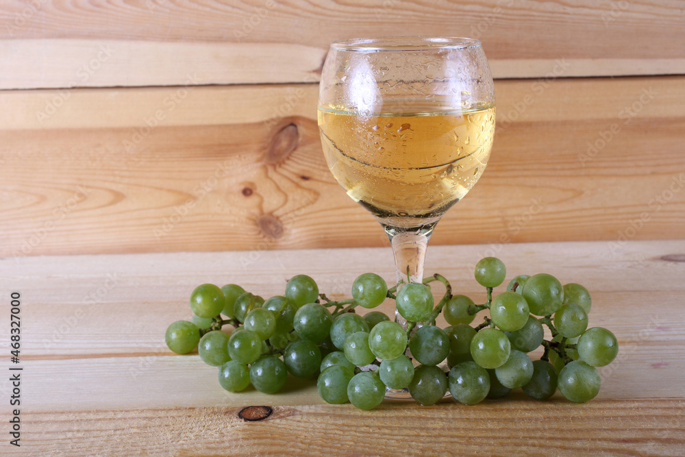 Wall mural Grape and wine on table