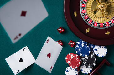 Obraz premium Poker Cards Flying Over Casino Gren Table with Chips and Roulette