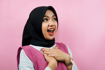 Close-up of beautiful young Muslim woman surprised, wow expression, isolated