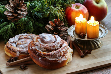 Obraz na płótnie Canvas Kanelbulle - swedish cinnamon rolls and Christmas decoration.