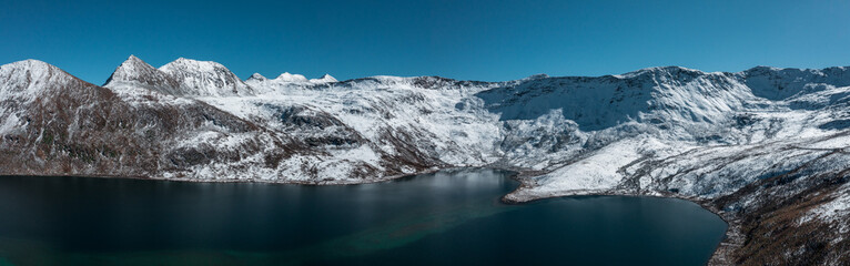 Fototapeta na wymiar lake in the snow mountains