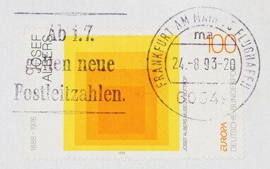 briefmarke stamp gestempelt used frankiert cancel vintage retrro alt old slogan gelb yellow werbung neue postleitzahlen postal code josef albers frankfurt flughafen