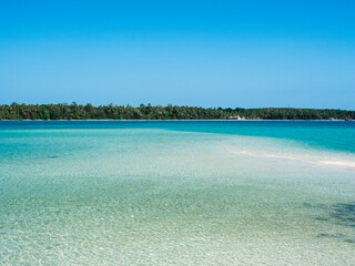 Breathtaking white sand bank of Koh Kham Island with shallow crystal clear turquoise water. Near Koh Mak Island, Trat Province, Thailand.