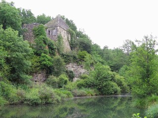 Fototapeta na wymiar old ruin by the lake in Lussac France