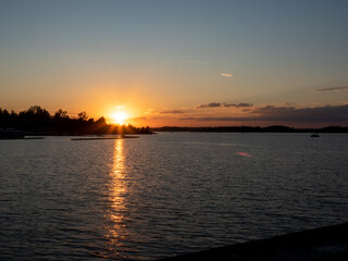 Fototapeta na wymiar Sonnenuntergang am Wasser