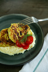 mashed potatoes with chicken cutlet