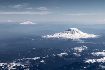 Aerial view of the volcanoes in the pacific northwest. © Greg Hansen/Wirestock