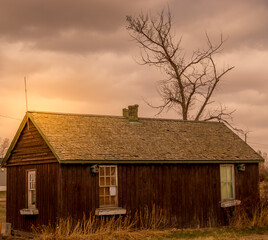 Obraz premium Old homestead still stands in town Brant Alberta Canada