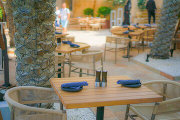 おしゃれなレストランのテラス席