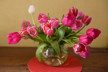 Bouquet de tulipes dans un vase