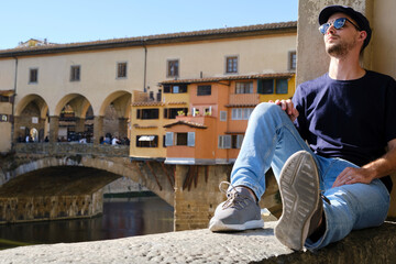 a man with sunglasses and a beret on the Ponte Vecchio - obrazy, fototapety, plakaty